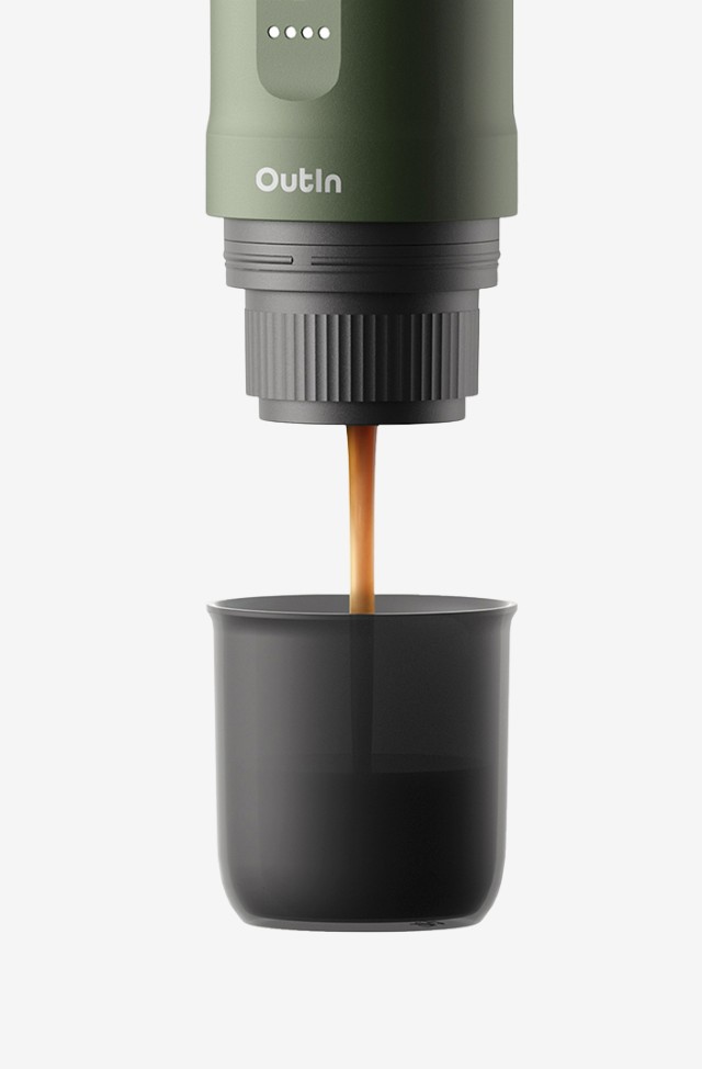 OutIn Nano Forest Green extracting espresso into travel mug